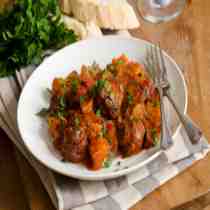 Elisabeth's Albondigas con Piñones en Salsa